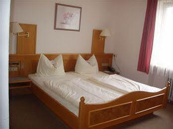 Gaestehaus An Der Peitnach-Hotel Zum Dragoner Peiting Buitenkant foto